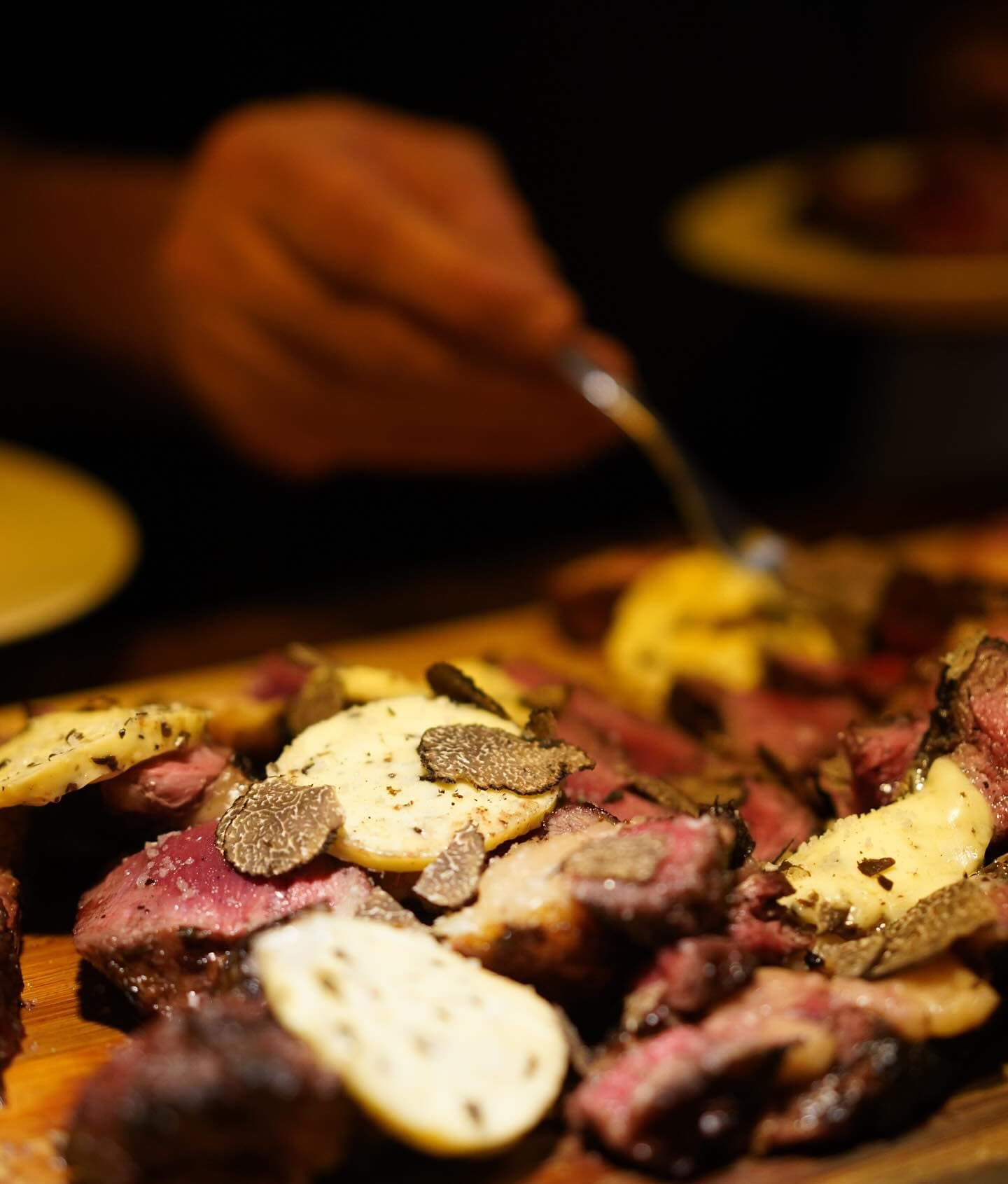 Côte de bœuf à la truffe noire, ambiance soirée